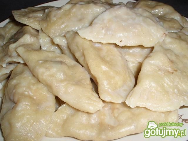 Pierogi z kaszą gryczaną i kapustą 