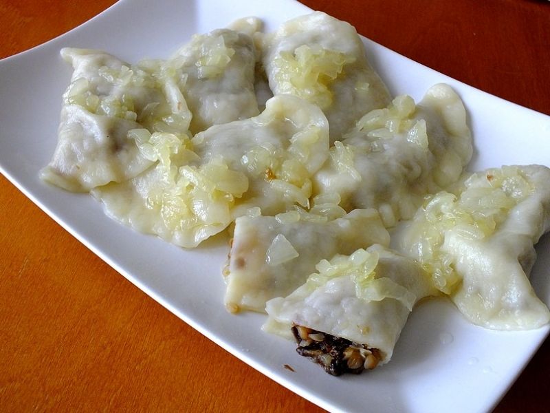 Pierogi z kaszą gryczaną i suszonymi grzybami