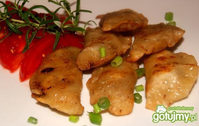 Pierogi z kaszą gryczaną, serem, cebulą  Pierogi z kaszą gryczaną, serem, cebulą