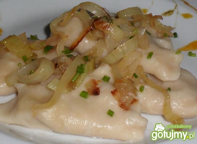 Pierogi z kaszą i kiełbaską. Pierogi z kaszą i kiełbaską.