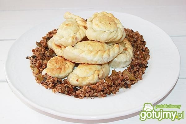 Pierogi z kaszą i ogórkiem kiszonym Pierogi z kaszą i ogórkiem kiszonym