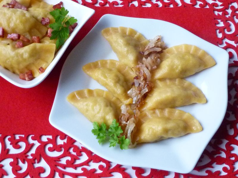 Pierogi z kaszą i pieczarkami 