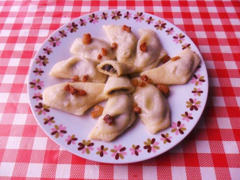 Pierogi z kaszą jaglaną i pieczarkami Pierogi z kaszą jaglaną i pieczarkami