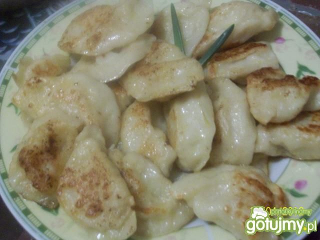 Pierogi z kaszą jęczmienną i boczkiem