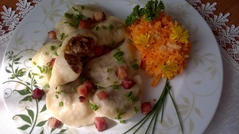 Pierogi z kaszą ,kiełbasą i boczkiem Pierogi z kaszą ,kiełbasą i boczkiem