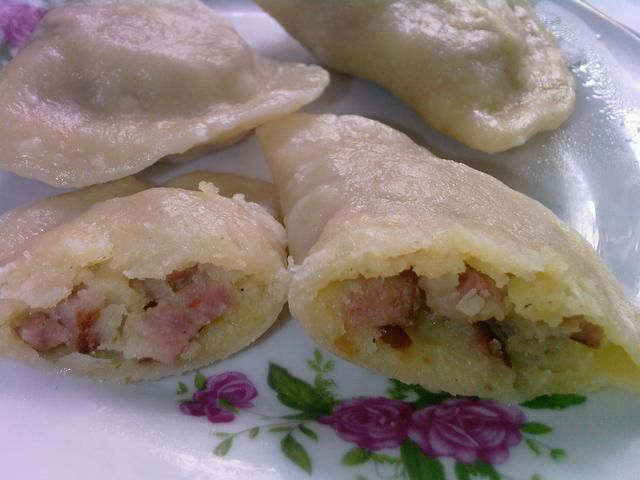 Pierogi z kiełbasą, ziemniakami i serem Pierogi z kiełbasą, ziemniakami i serem