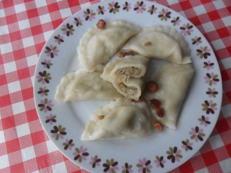 Pierogi z kiszoną kapustą i pieczarkami