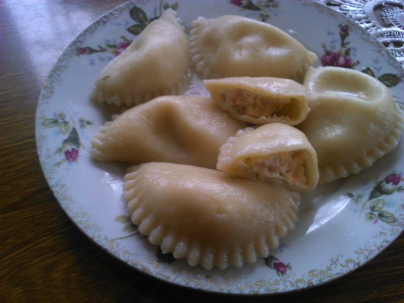 Pierogi z łososiem i serkiem Pierogi z łososiem i serkiem