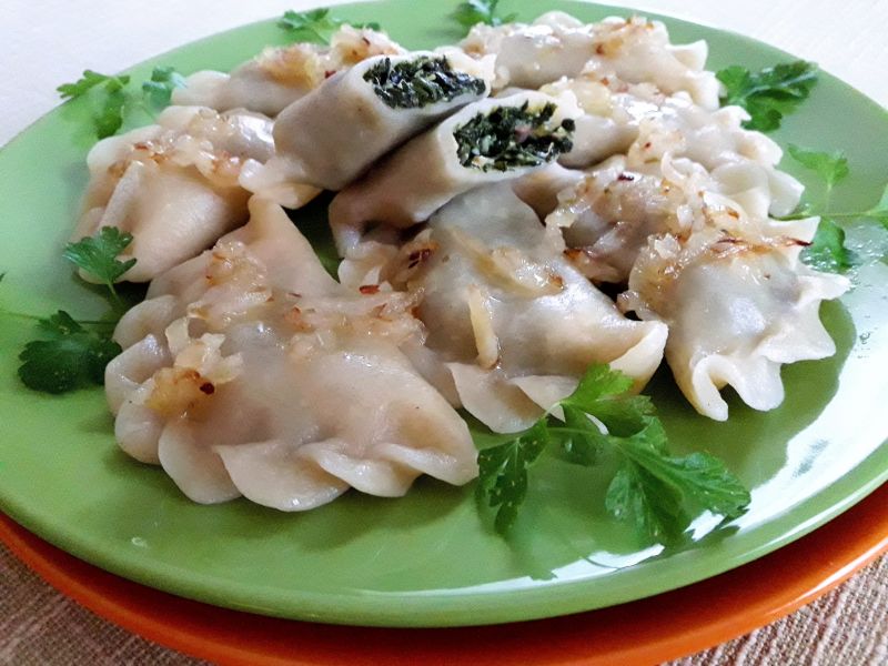 Pierogi z łososiem i szpinakiem