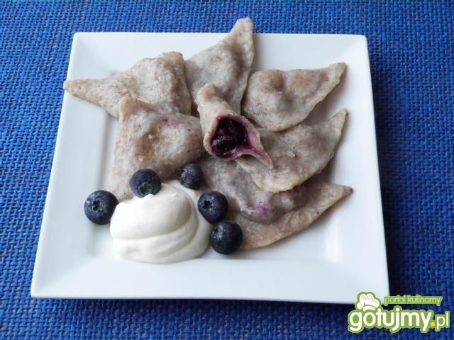 Pierogi z mąki razowej z borówkami