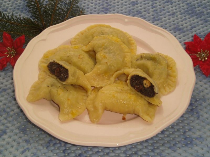 Pierogi z makiem i bakaliami