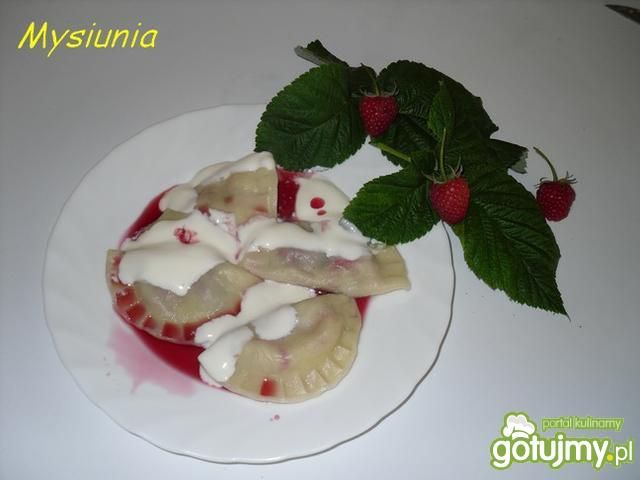 Pierogi z malinami Pierogi z malinami