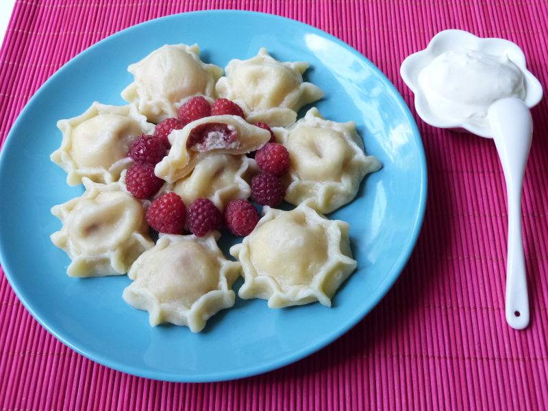 Pierogi z malinami i serem Pierogi z malinami i serem