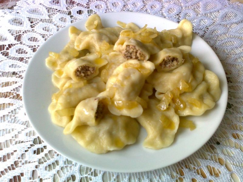 Pierogi z mięsem i cebulką