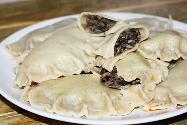 Pierogi z mięsem i grzybami lesnymi  Pierogi z mięsem i grzybami lesnymi