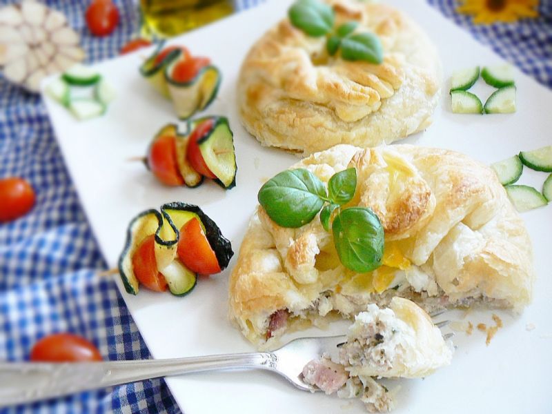 Pierogi z mięsem i jajkiem Pierogi z mięsem i jajkiem