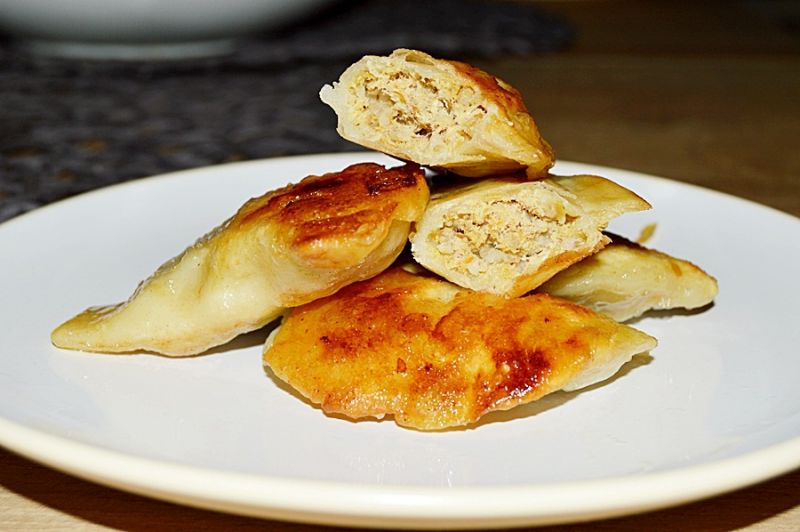 Pierogi z mięsem i kaszą jęcznenną ( podsmażane)