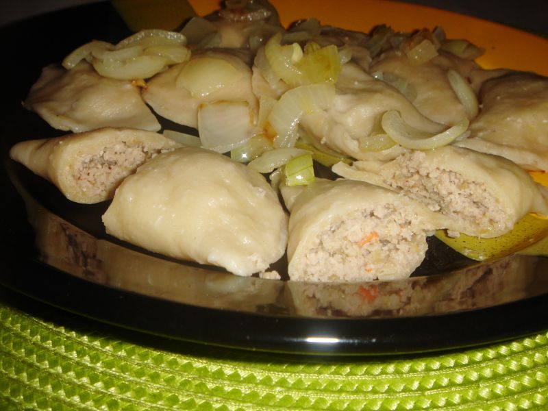 Pierogi z mięsem i kiszoną kapustą Pierogi z mięsem i kiszoną kapustą