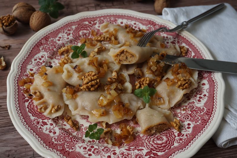 Pierogi z mięsem i orzechami Pierogi z mięsem i orzechami