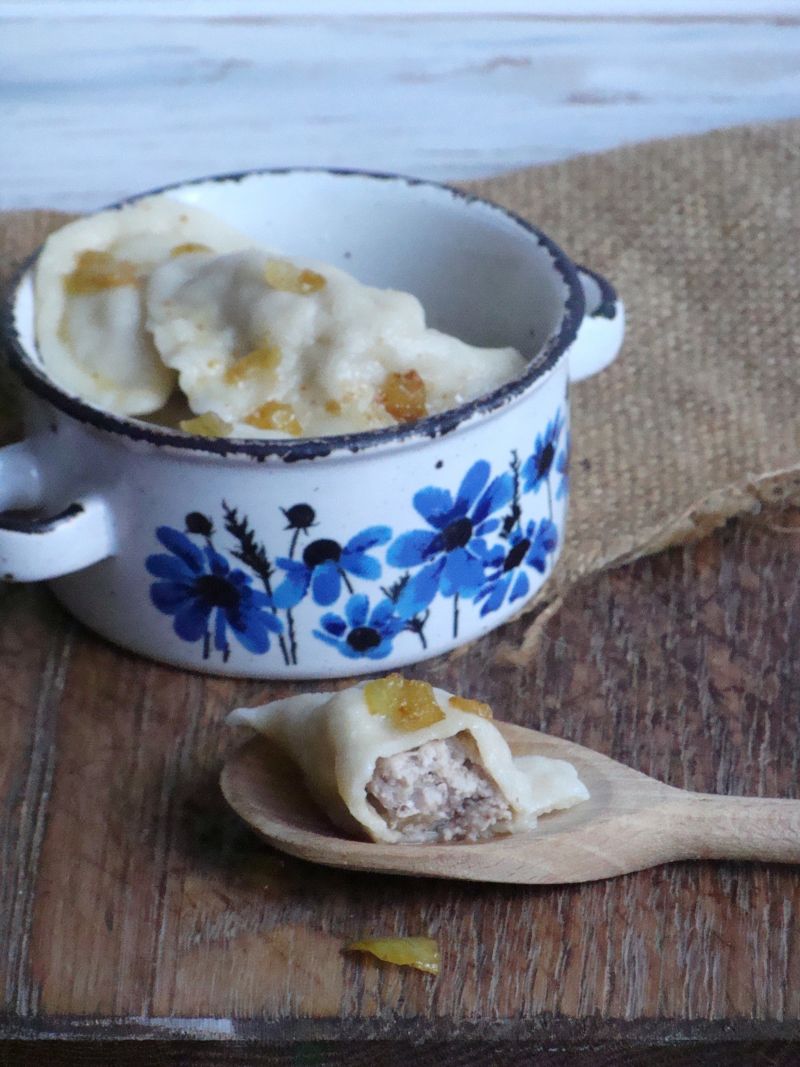 Pierogi z mięsem i papryką