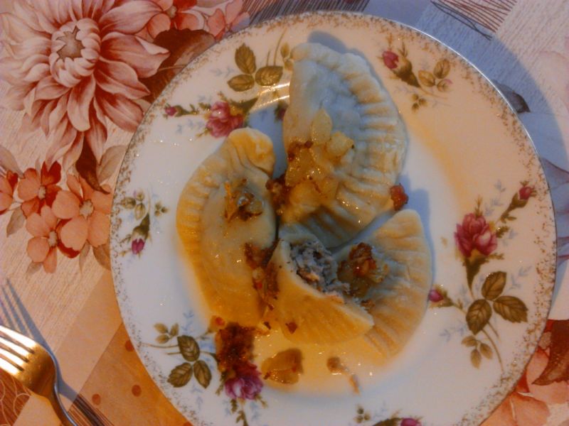 Pierogi z mięsem i pieczarkami