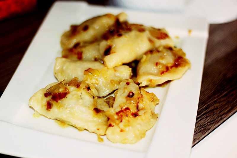 Pierogi z mięsem i podsmażoną cebulką Pierogi z mięsem i podsmażoną cebulką