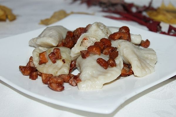 Pierogi z mięsem   i suszonymi pomidorkami   Pierogi z mięsem   i suszonymi pomidorkami