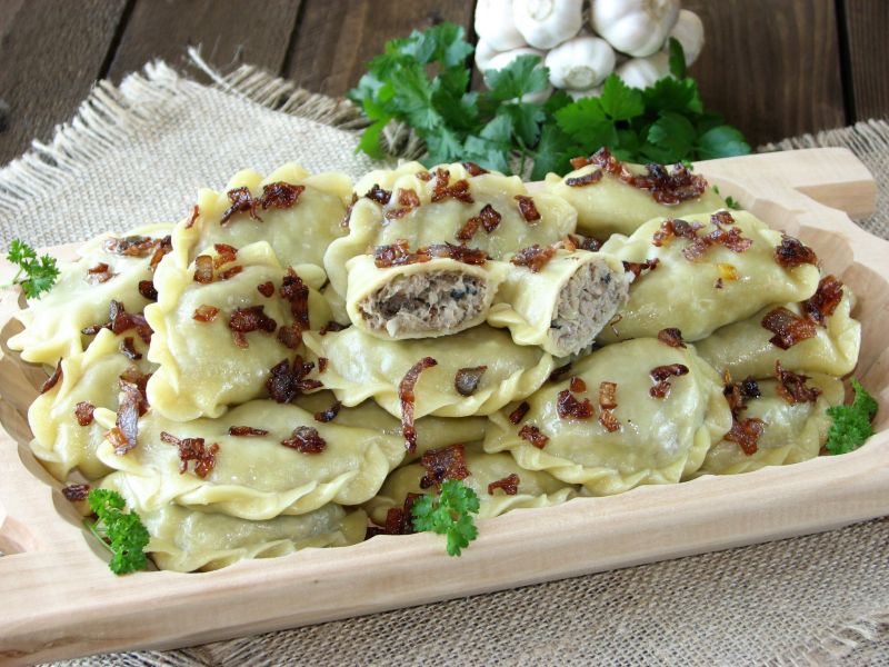 Pierogi z mięsem,kapustą i grzybami