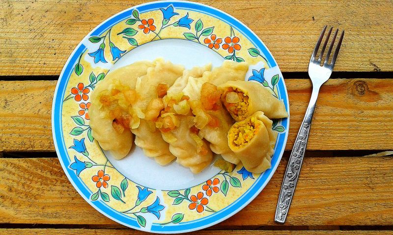 Pierogi z mięsem, kaszą jaglaną i curry