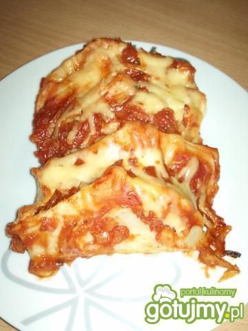 Pierogi z mięsem zapiekane w sosie 