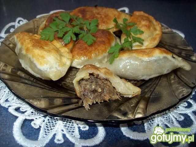Pierogi z młodej kapusty z grzybami  Pierogi z młodej kapusty z grzybami