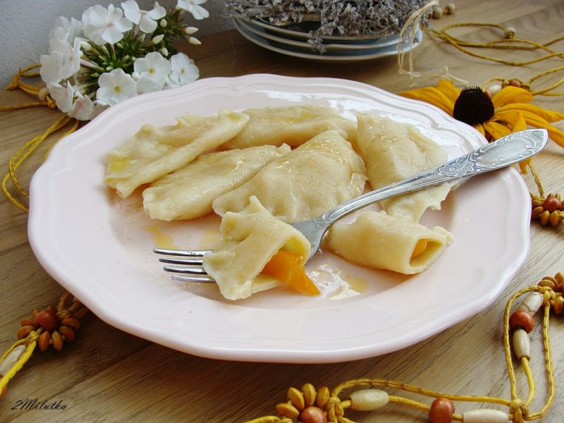 Pierogi z morelami Pierogi z morelami