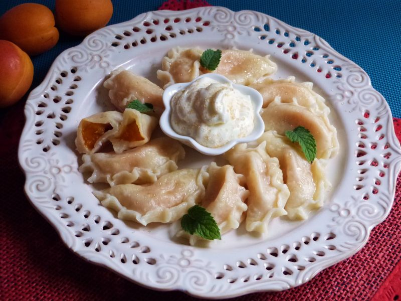 Pierogi z morelami Pierogi z morelami