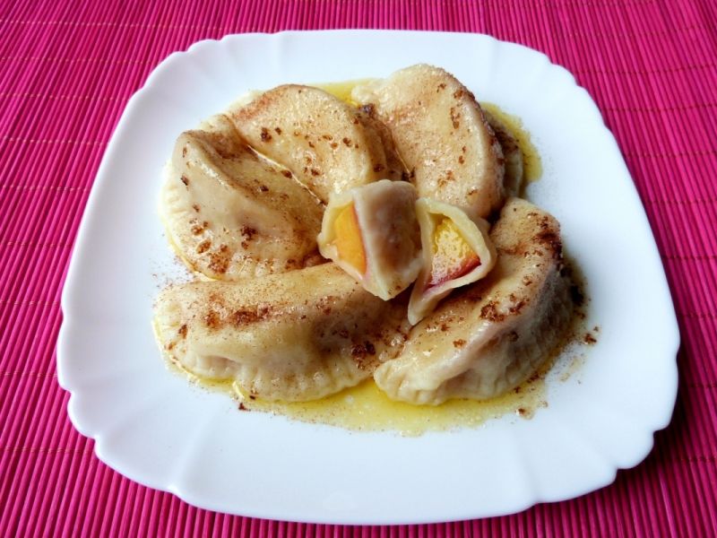 Pierogi z nektarynkami