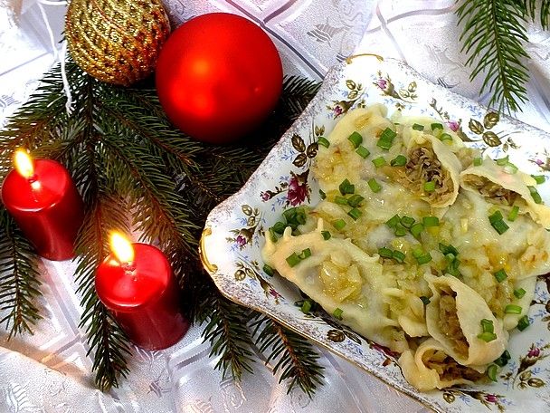 Pierogi z podgrzybkami i kiszoną kapustą Pierogi z podgrzybkami i kiszoną kapustą