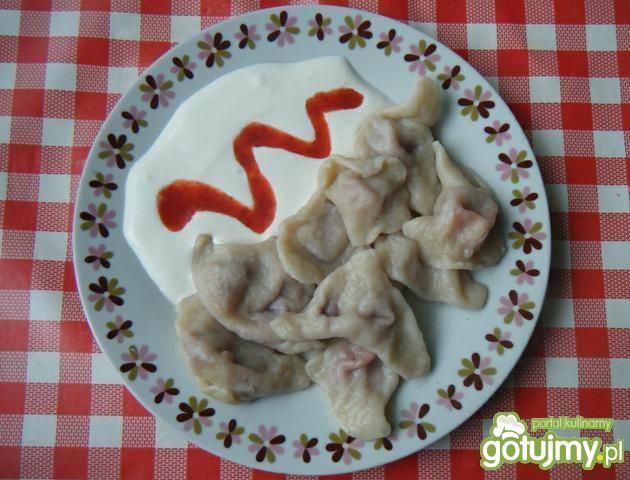 Pierogi z poziomkami i śmietaną Pierogi z poziomkami i śmietaną