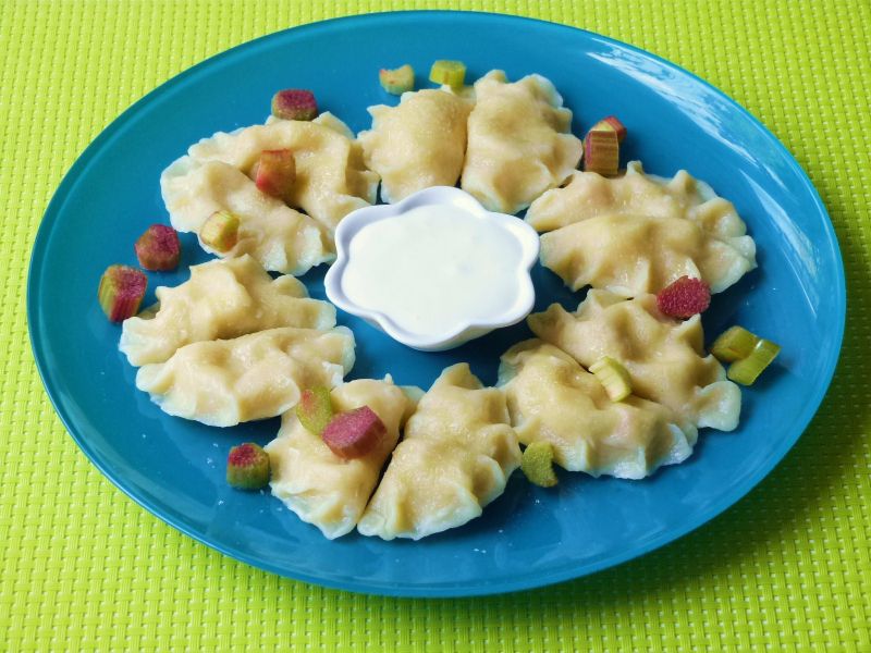 Pierogi z rabarbarem