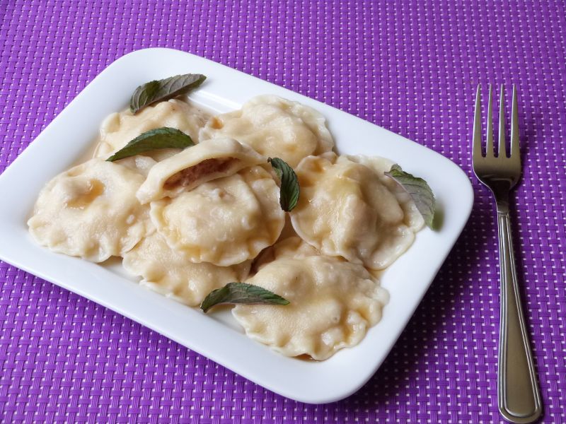 Pierogi z rabarbarem i bananami