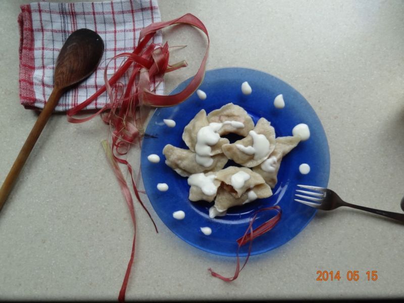 Pierogi z rabarbarem i cynamonem Pierogi z rabarbarem i cynamonem