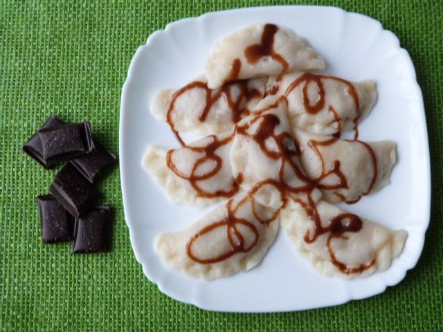 Pierogi z serem cynamonowym i czekoladą Pierogi z serem cynamonowym i czekoladą