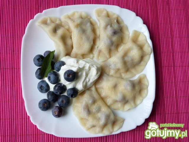 Pierogi z serem i borówkami