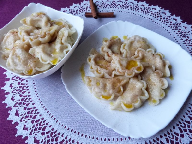 Pierogi z serem i jabłkami