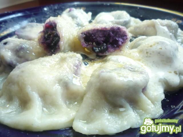 Pierogi z serem i jagodami