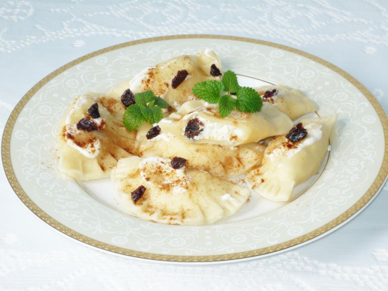 Pierogi z serem i rodzynkami Pierogi z serem i rodzynkami