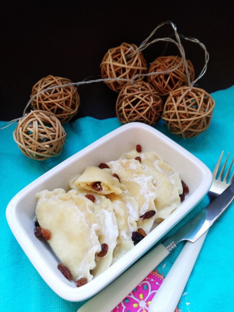 Pierogi z serem i rodzynkami Pierogi z serem i rodzynkami