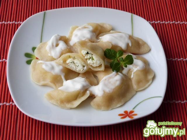 Pierogi z serem i świeżą miętą Pierogi z serem i świeżą miętą