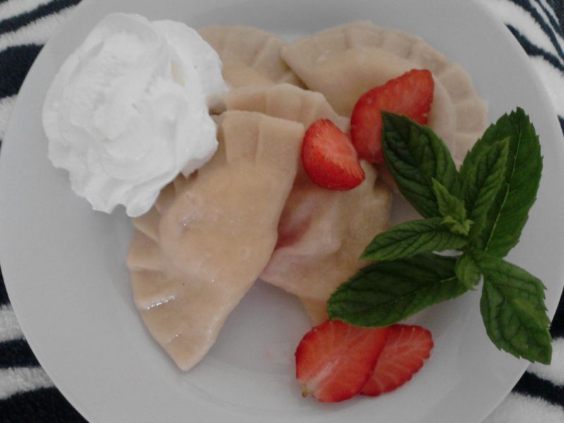 Pierogi z serem i truskawkami Pierogi z serem i truskawkami