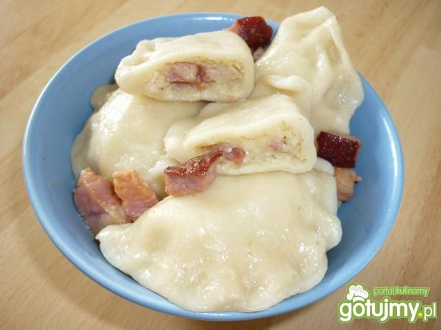 Pierogi z serem i wędzonym boczkiem  Pierogi z serem i wędzonym boczkiem