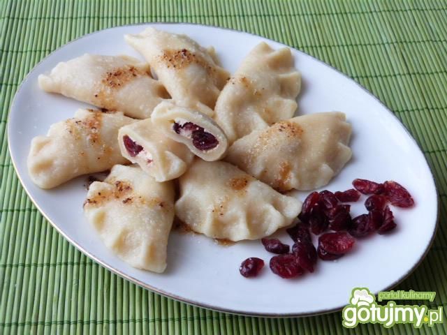 Pierogi z serem twarogowym i żurawiną