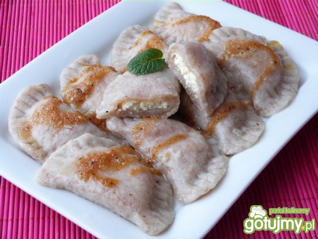Pierogi z serem z ciasta z otrębami Pierogi z serem z ciasta z otrębami